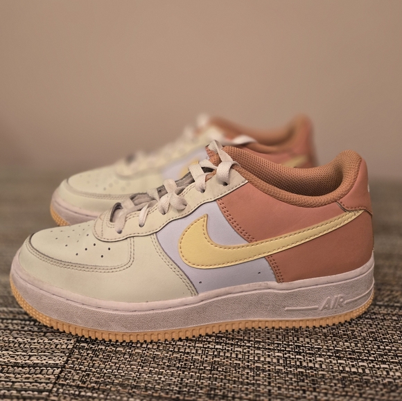 NIKE AIR FORCE 1 Low Sea Glass/Melon Tint Unisex Sneaker 5.5 youth Euro 38 VGUC - Picture 15 of 15